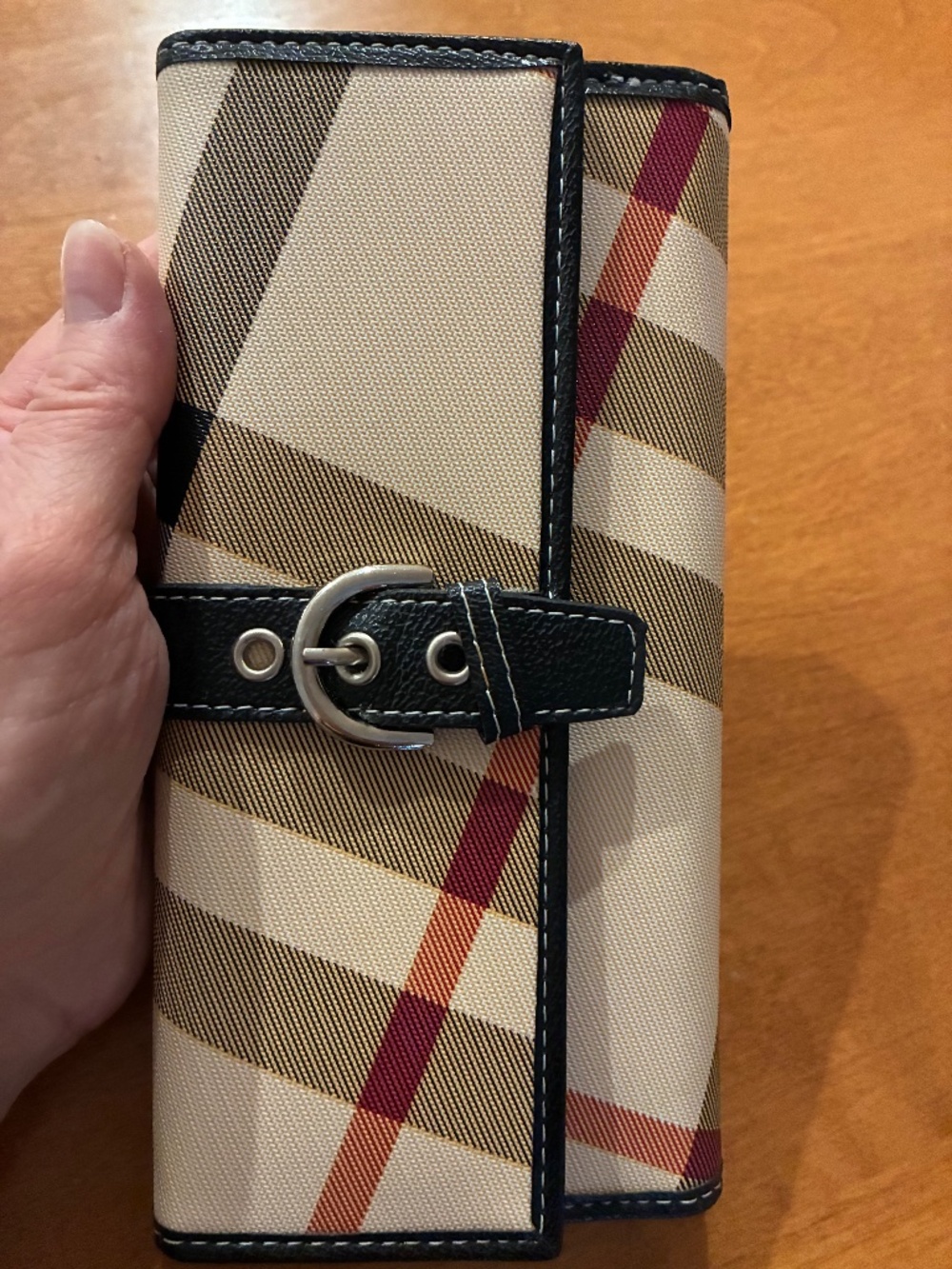 Looking for a beautiful wallet without breaking the bank?
